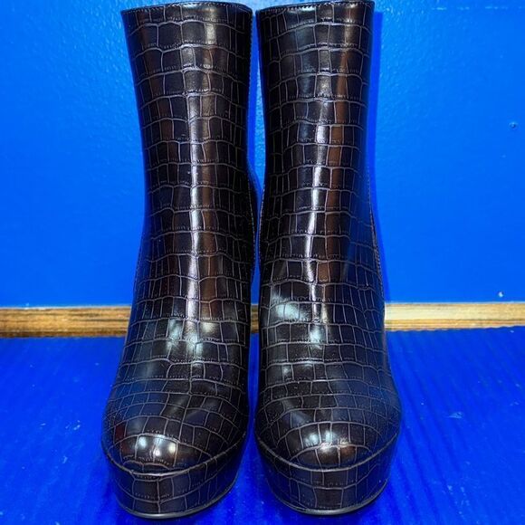 Size 9- Women’s Guess Platform Booties Brown Croc Gold Zipper NEW - Picture 3 of 8
